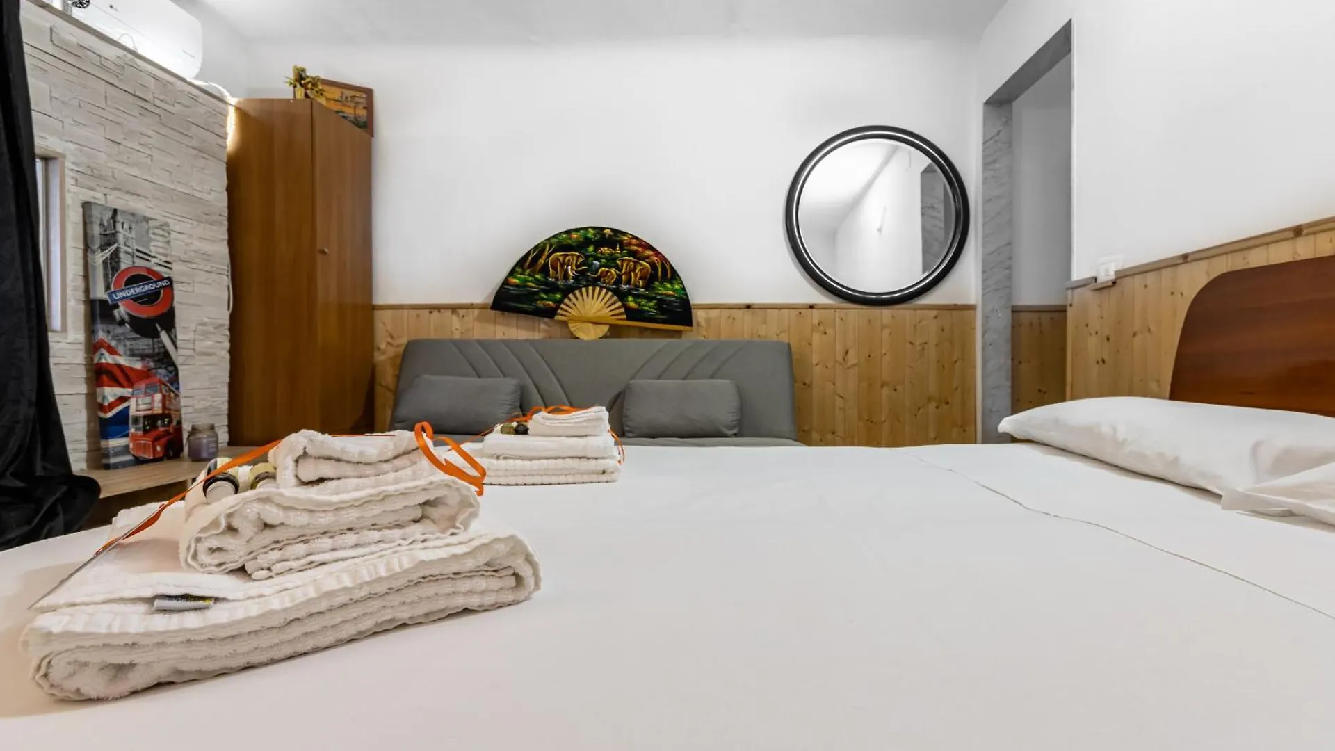 San Nicola Apartments By Rentbeat Bari 0*,  Włochy